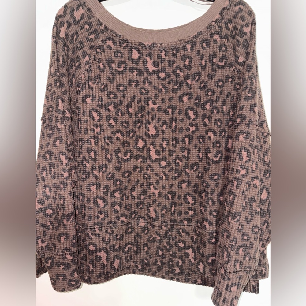 American Eagle Brown Big Hug Leopard Print Oversized Sz XS